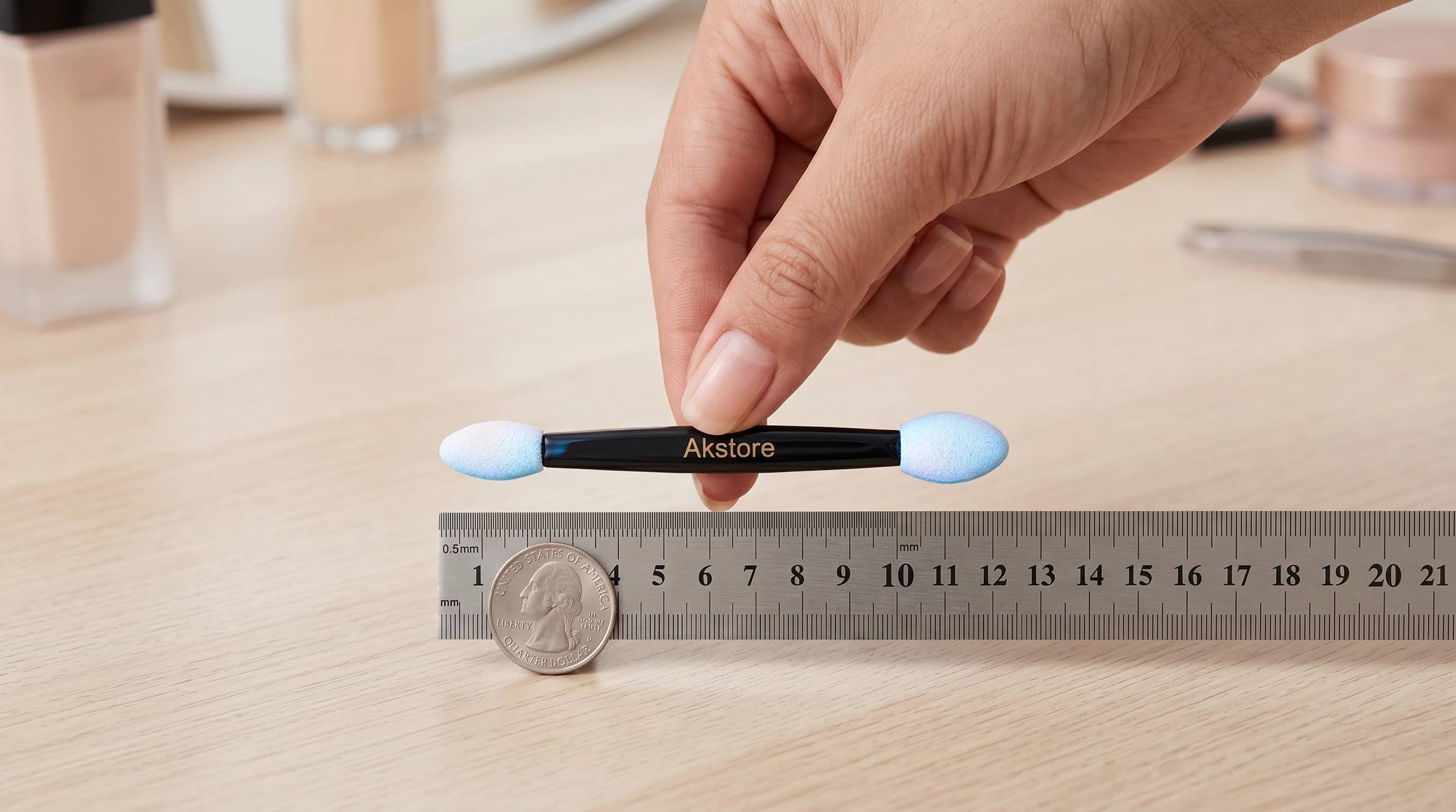 Akstore double-ended eyeshadow applicators – soft sponge tips for even application Close-up of Akstore double-ended eyeshadow sponge applicator showing soft latex-free sponge tips