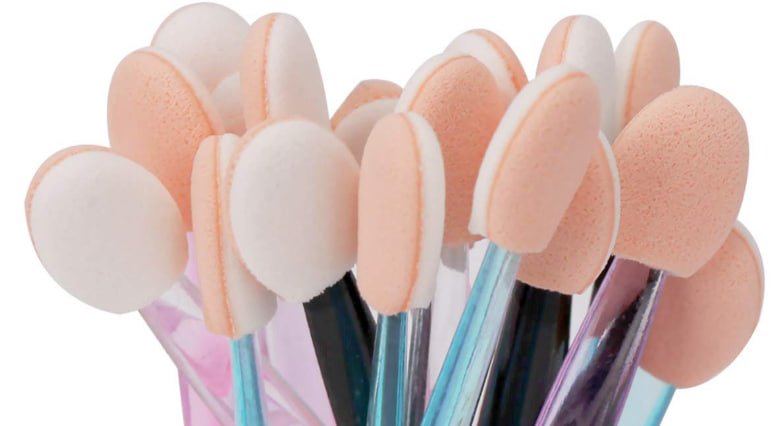 Tired of Messy Eyeshadow and Wasted Time? These Disposable Double-Ended Sponge Applicators Are a Game-Changer